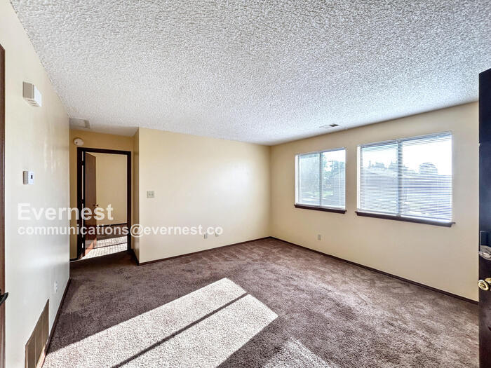 Building Photo - 2617 E Uintah St