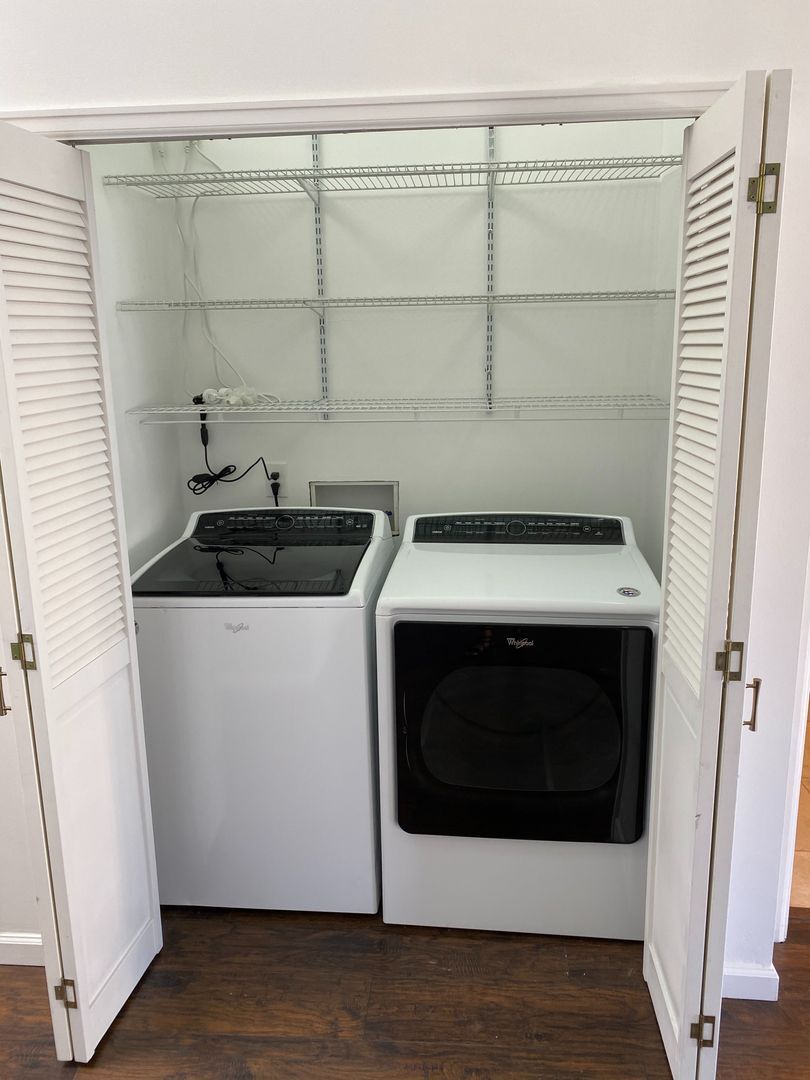 Building Photo - 1555 California St