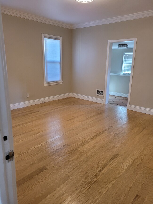Building Photo - 8839 Cashio St