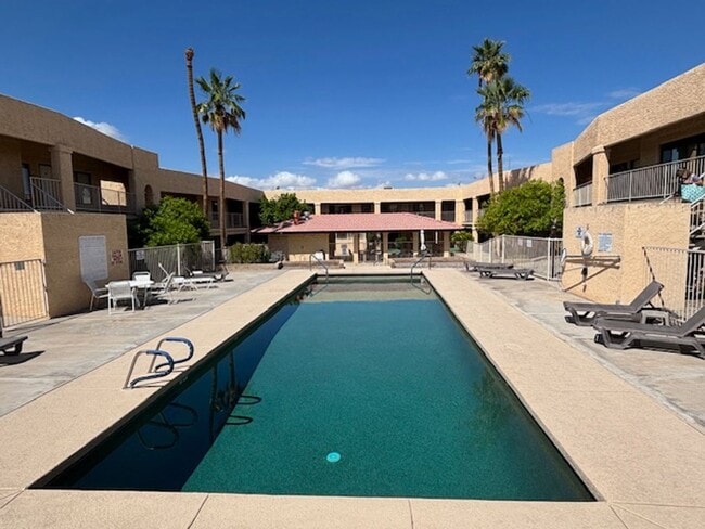 Building Photo - 1 Bedroom - 1.5 Bath Condo
