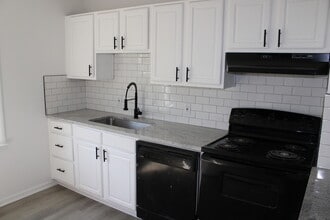 Building Photo - Move in Special - 4bed 2 full bath in Inde...