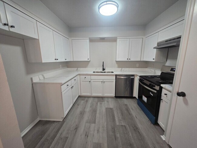 Building Photo - 13439 Blossomheath Ln