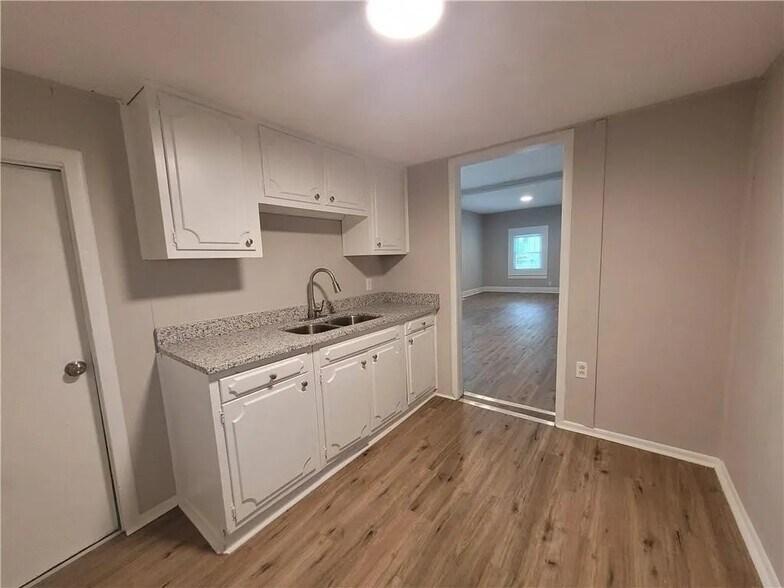 Building Photo - 2715 Delaware St