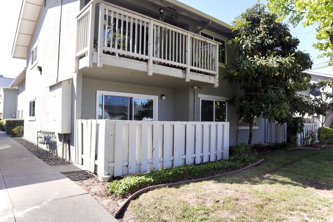 Primary Photo - Fully Remodeled 1-bedroom Condo in Fremont...