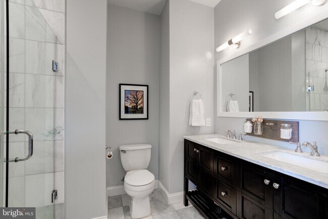 Building Photo - 1249 Kenyon St NW