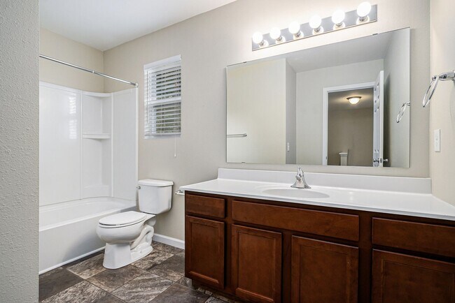 Building Photo - Newer 4 Bedroom for Lease