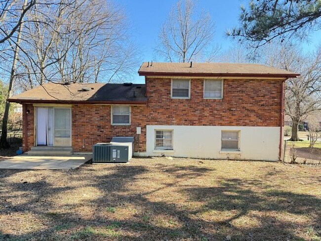 Building Photo - Renovated Multi-Story Brick House in East Nashville - Fenced in Yard