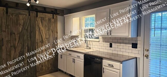 Building Photo - 140 S Elmwood St