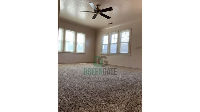 Building Photo - Charming 2 Bedroom Home Available Near Dow...