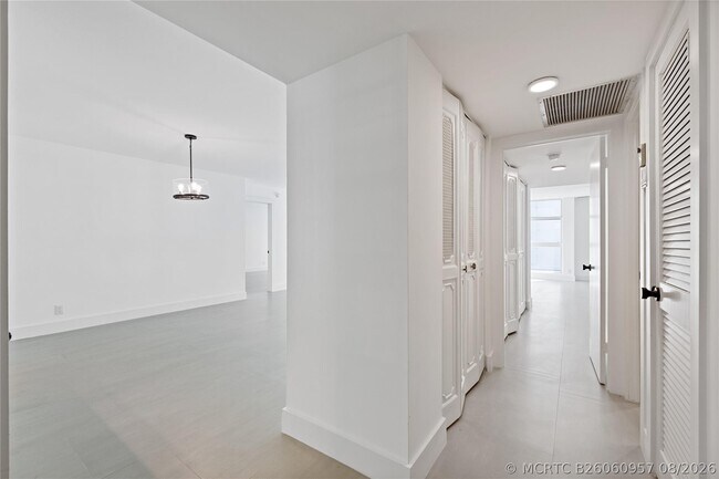 Building Photo - 1360 S Ocean Blvd