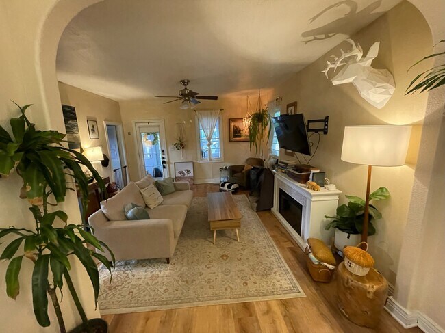 Building Photo - 417 E Magnolia St