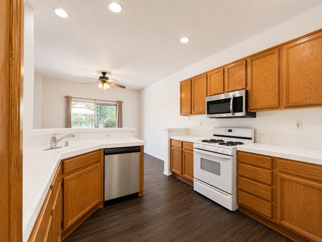 Building Photo - Newly Updated 3 Bedroom Condo in Gated Community in Murrieta