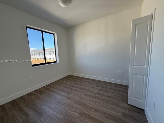 Building Photo - 34500 SW 190th Ave