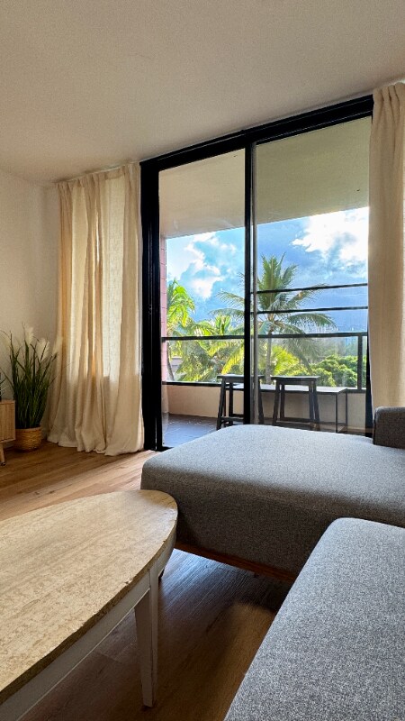 Building Photo - 975 Ala Lilikoi St