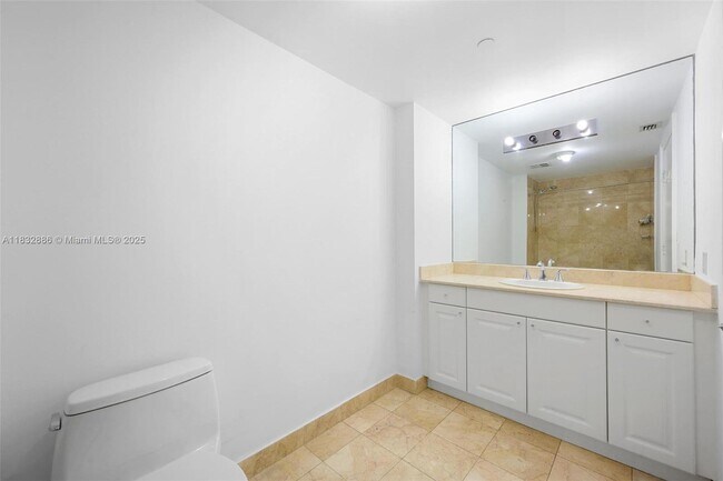Building Photo - 20201 E Country Club Dr