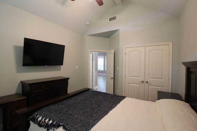 Building Photo - Coming Soon! Stunning 3 Bed 2 Bath Home on...