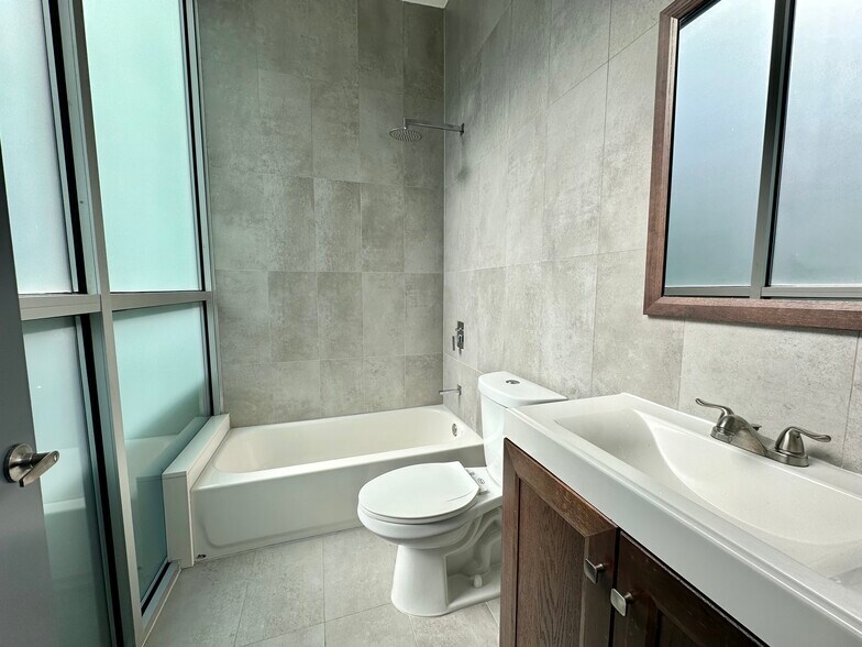 Building Photo - 1422 N 7th St