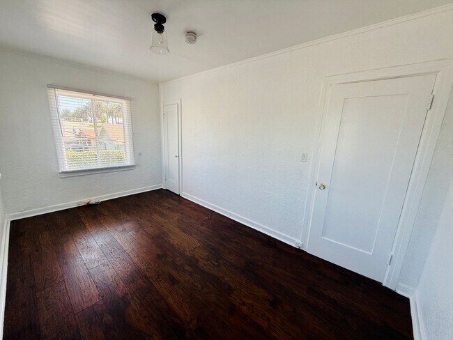 Building Photo - 1801 W 39th St