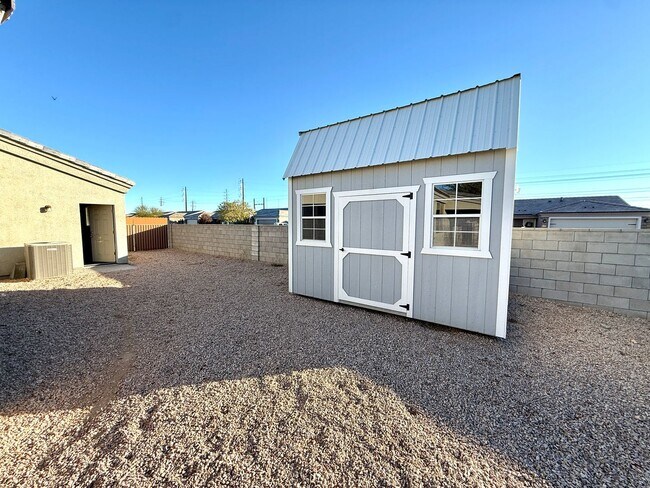 Building Photo - Beautiful 3 Bedroom with 3 Car Garage- Available Now!