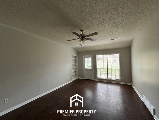 Building Photo - Charming 3BR/2BA Home in 38125 | Vaulted Ceilings, Built-ins & 2-Car Garage