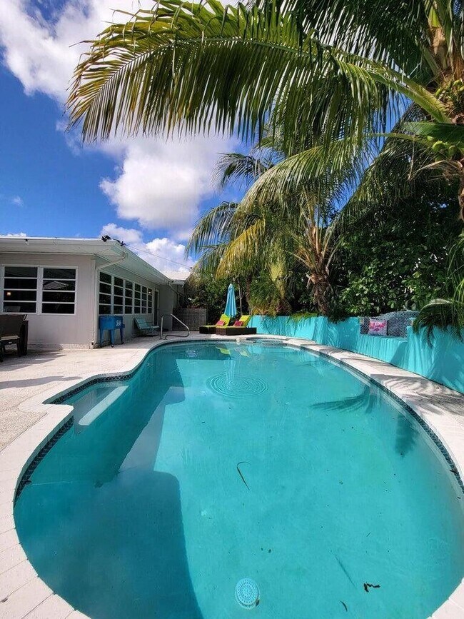 Building Photo - 113 Park Ln E