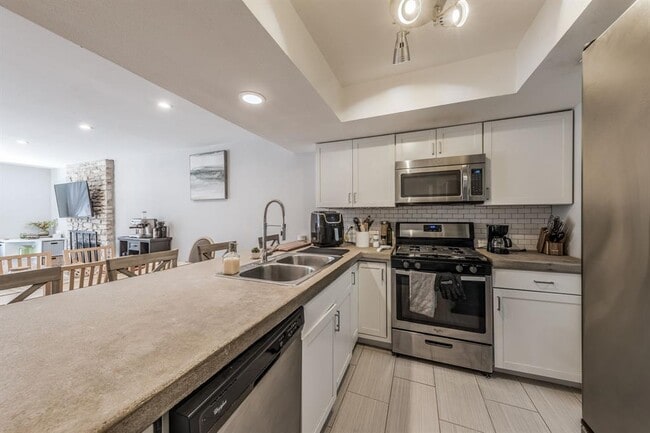 Building Photo - 4807 Yucca Hill Dr