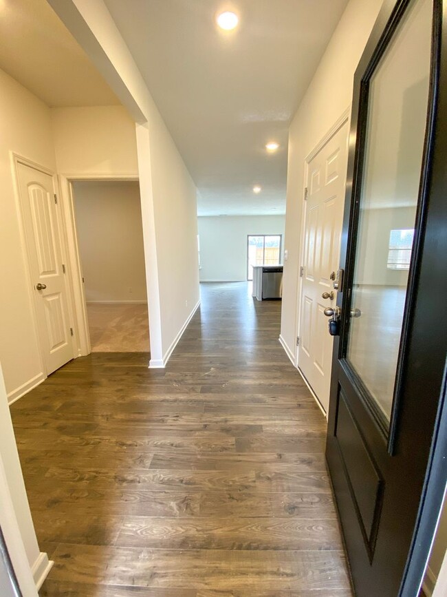 Building Photo - 3 bed 2 bath new construction in 2023 in M...