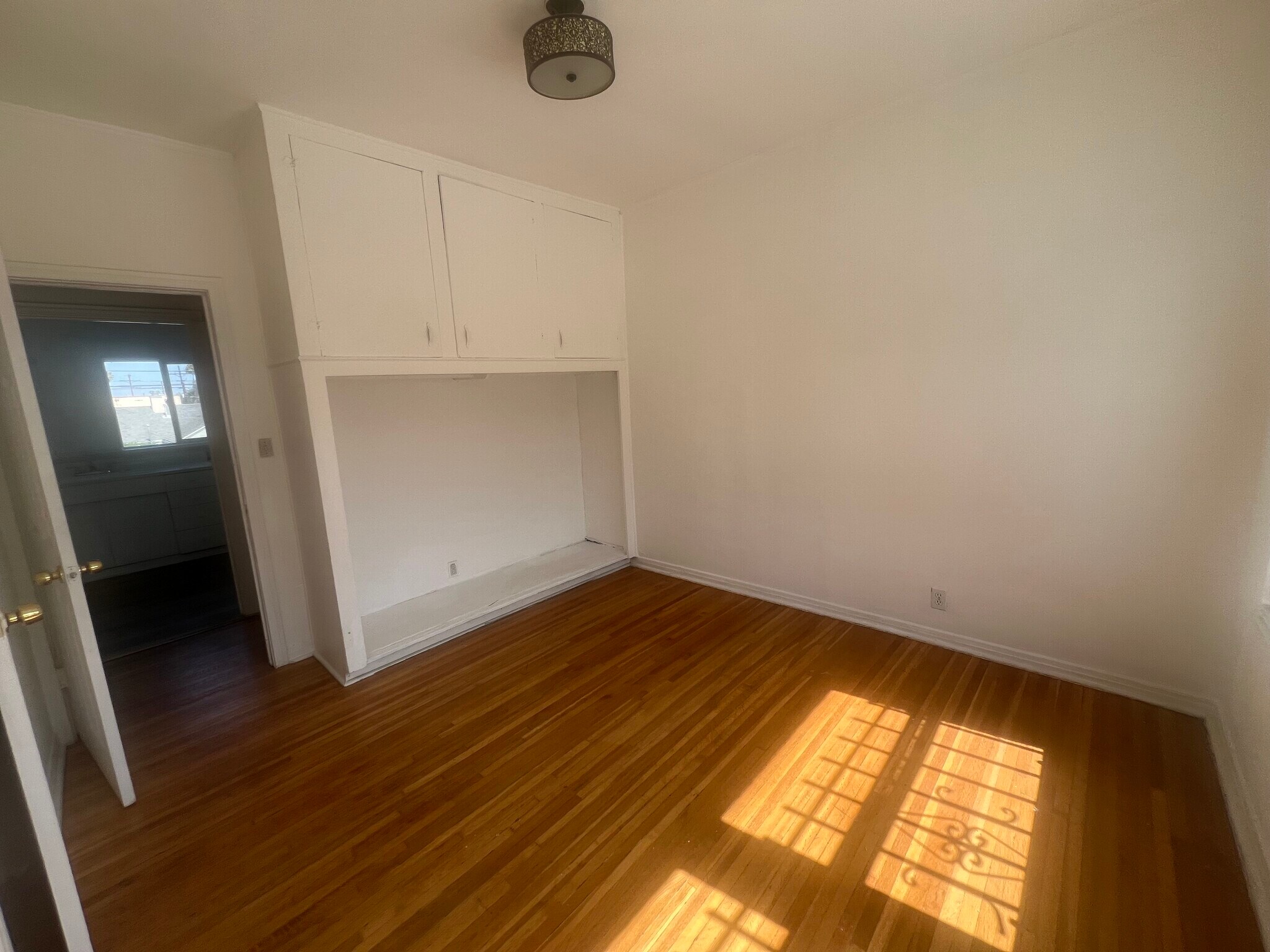 bedroom 1 - 800 N Mansfield Ave