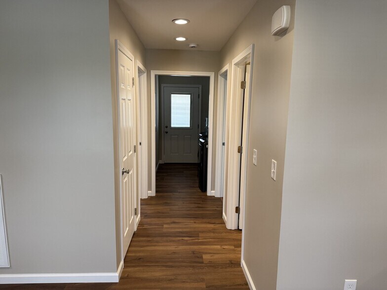 Building Photo - 105 Robins Way