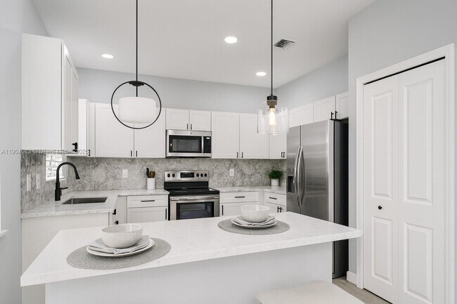 Building Photo - 4465 SW 160th Ave