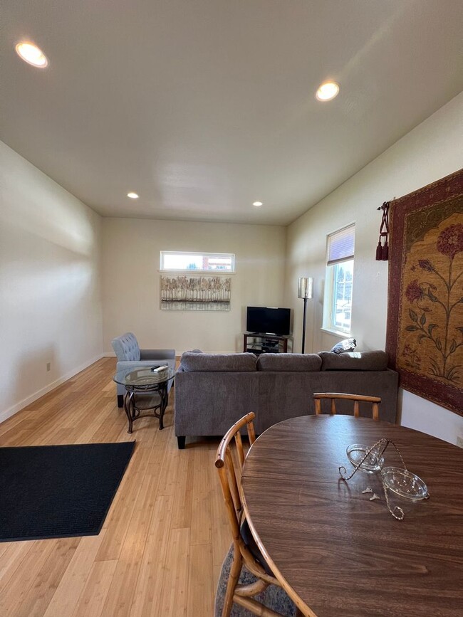 Building Photo - Furnished one Bedroom Apartment on 27 Acre...