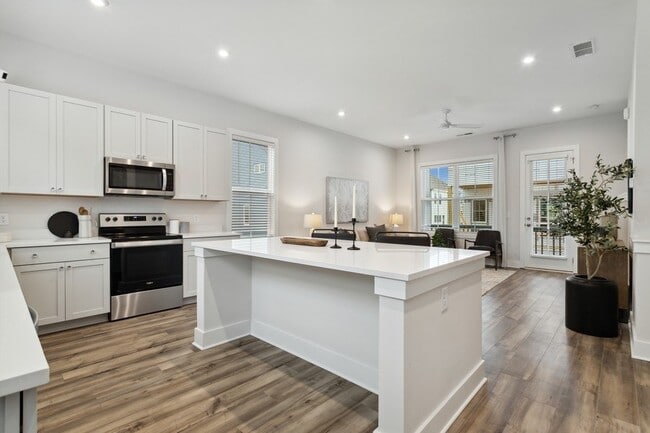 Building Photo - Kennett 776