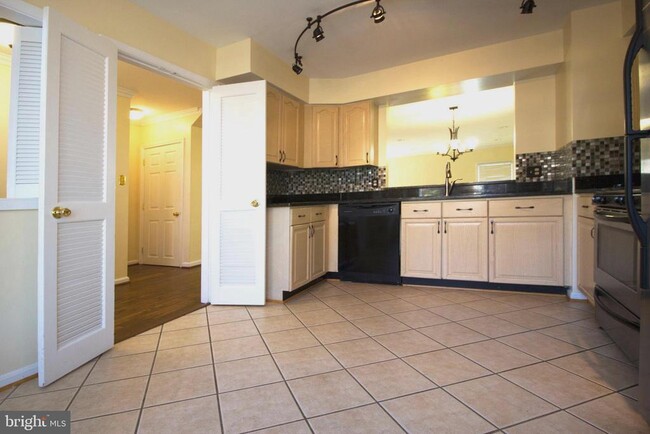 Building Photo - 5339 Buxton Ct