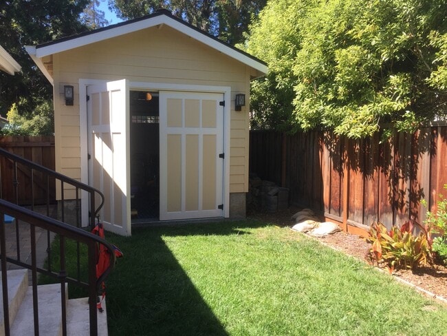 Building Photo - 2 Bed 2 Bath House Downtown Palo Alto in Crescent Park.