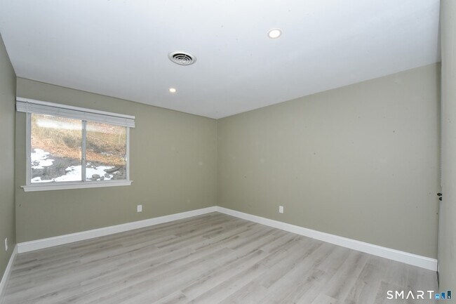 Building Photo - 28 Mill Hill Rd