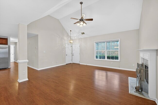 Building Photo - 155 W River Bend Dr