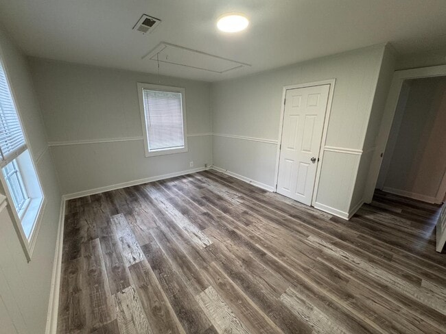 Building Photo - 5163 Clifton Dr