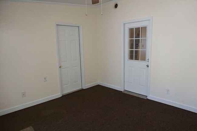 Building Photo - Two Bedroom Two and a Half Bathroom Townhouse located in Marsh Oaks Subdivision