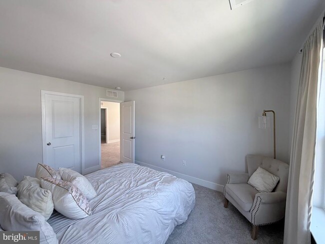 Building Photo - 2835 Bridgewater Dr