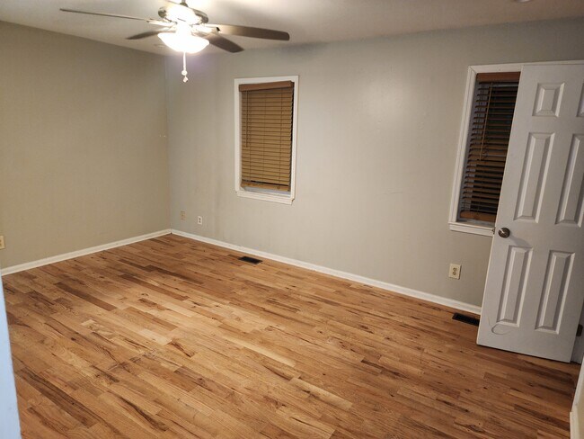 Master bedroom - 3218 Dunnbury Ct