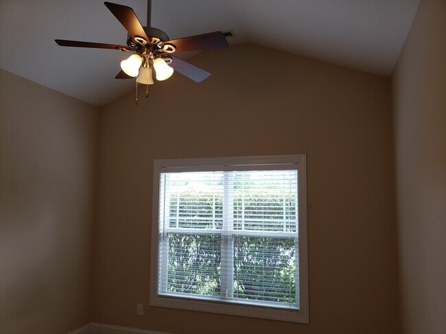 Building Photo - Dazzling 3 Bedroom Home with Bonus Room, Fenced Backyard! Located in Cooper Farms!