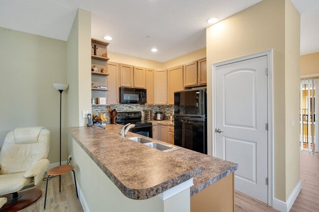 Building Photo - 28 W Esther St