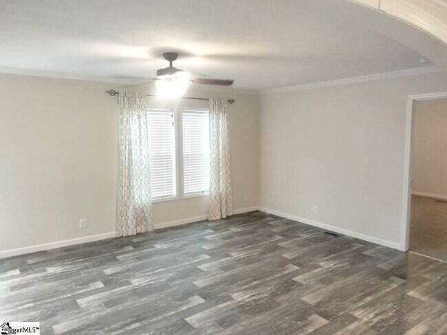 Building Photo - 5 Charles St