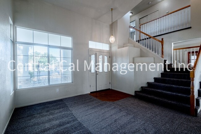 Building Photo - 4 Bedroom/3 Bath Home in the Southwest - $2495 per Month!