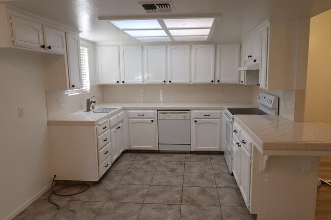 Building Photo - 9388 N Archie Ave