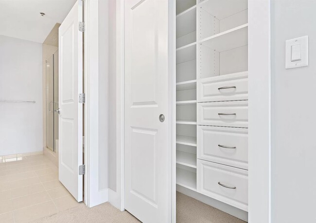 Main BR Hall to Bath - 140 W Franklin St