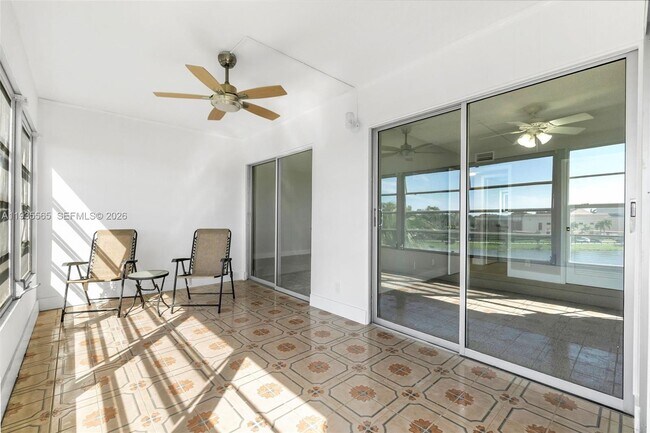 Building Photo - 4025 Yarmouth E