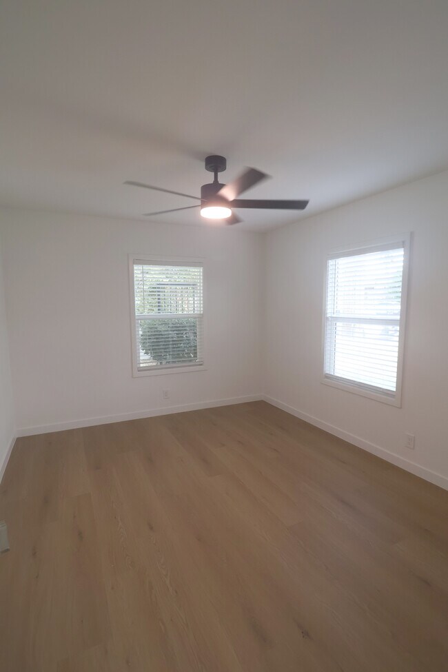 Building Photo - 11610 Oxnard St