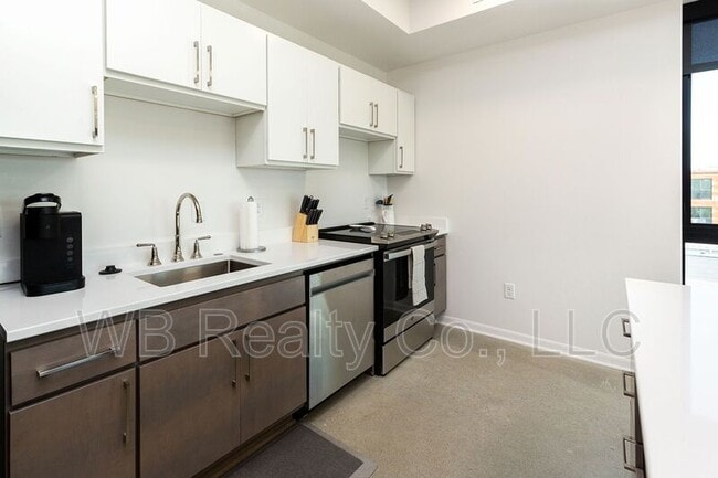Building Photo - 315 5th St