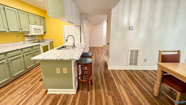 Building Photo - 1217 Catskill Cir SE